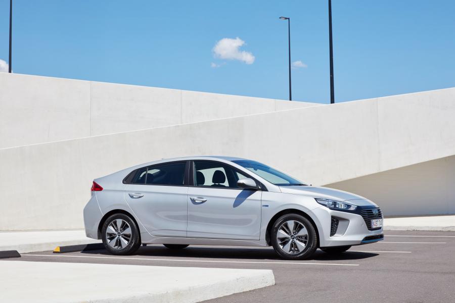  Hyundai IONIQ plug-in (AE) 2018 года  (AU) (фото 19 из 40)